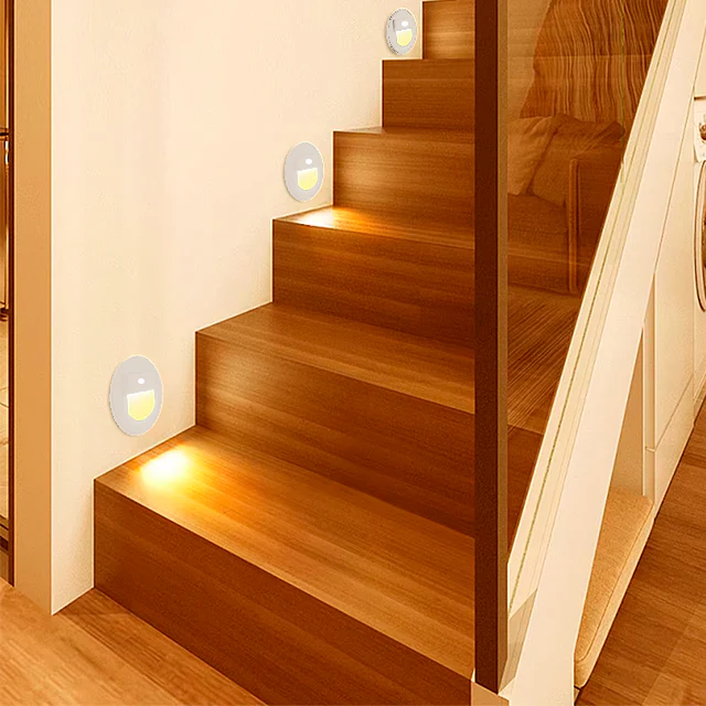 SPOT LUZ GUÍA DE PASO GABRIELA LED ASIMÉTRICO 3W CIRCULAR PLATEADO CON SENSOR DE MOVIMIENTO LUZ CÁLIDA - Image 3