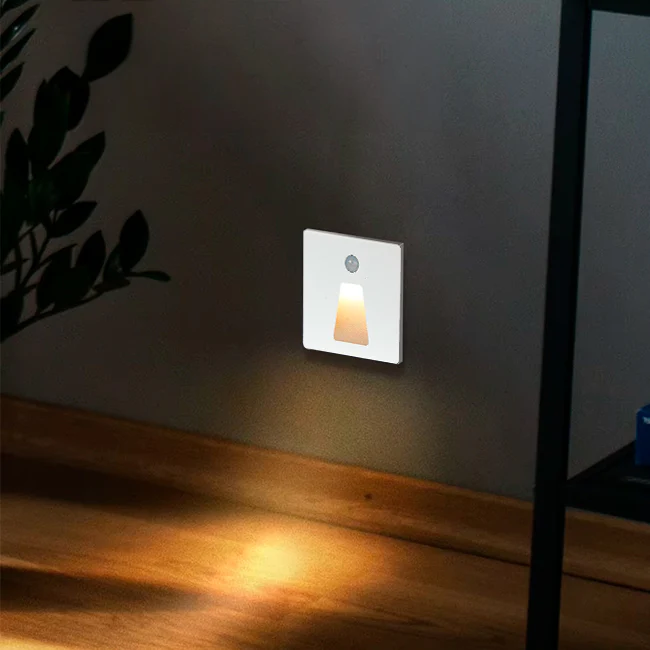 SPOT LUZ GUÍA DE PASO MARCIA LED ASIMÉTRICO 3W CUADRADO BLANCO CON SENSOR DE MOVIMIENTO LUZ CÁLIDA - Image 3