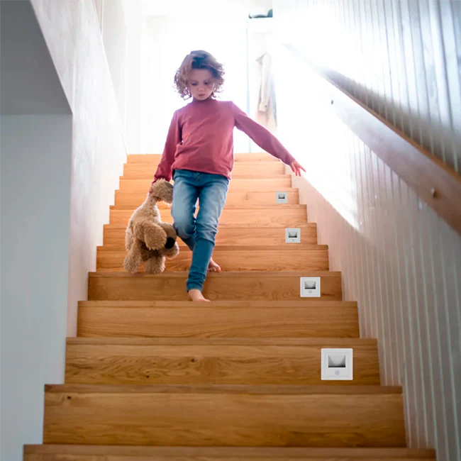 SPOT LUZ GUÍA DE PASO DE ESCALERA LED 3W SIMETRICA BLANCO CON SENSOR DE MOVIMIENTO LUZ CÁLIDA - Image 3